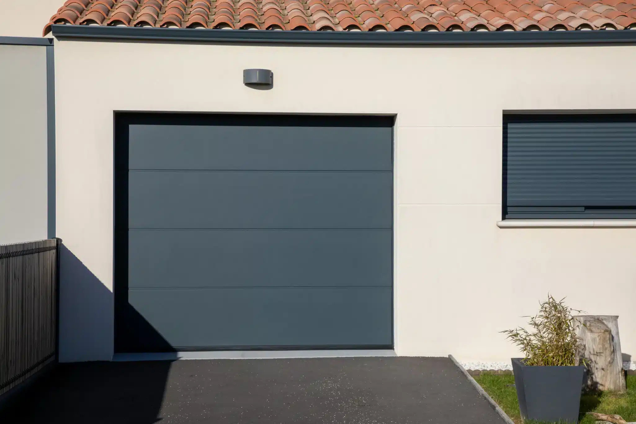 porte de garage gris foncé aubusson