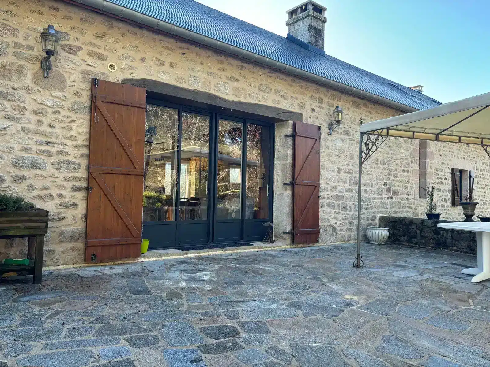 fenêtres PVC Eymoutiers, menuisier Eymoutiers, remplacement fenêtres Haute-Vienne, fenêtres sur mesure Limousin, isolation thermique PVC, pose fenêtres Millevaches, devis fenêtres Eymoutiers