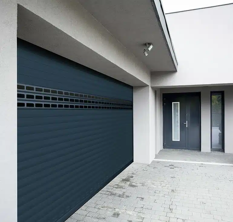 porte de garage sectionnelle panazol - porte de garage motorisée panazol - installation porte de garage Panazol - porte de garage aluminium panazol