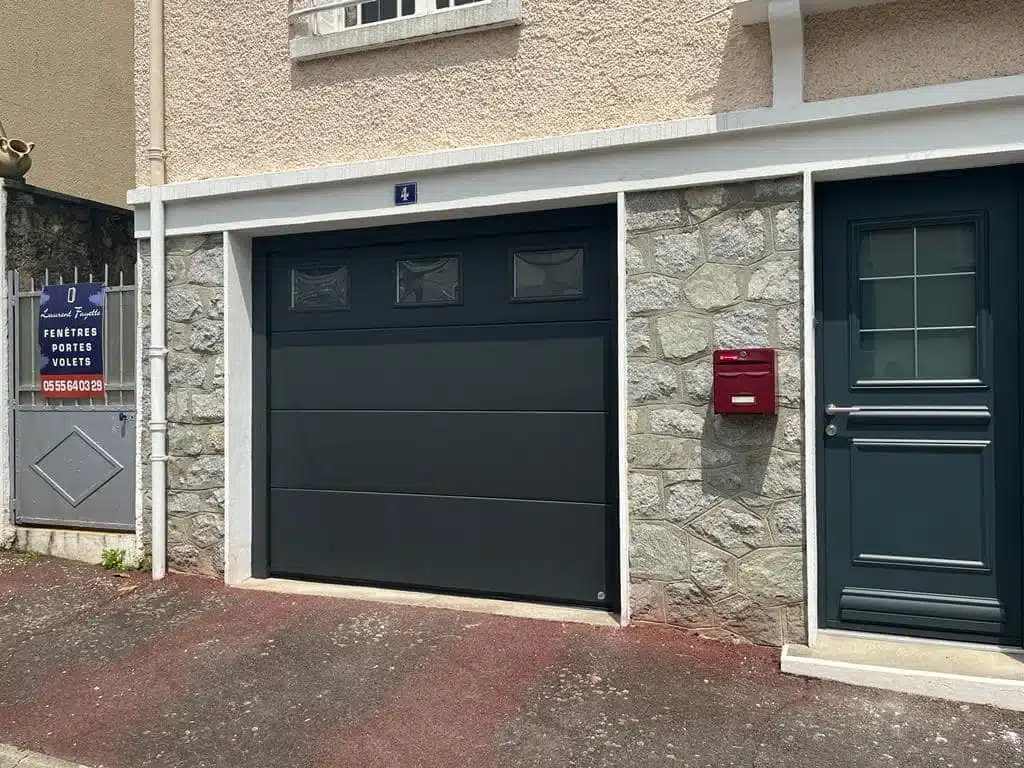 porte de garage sectionnelle panazol - porte de garage motorisée panazol - installation porte de garage Panazol - porte de garage aluminium panazol