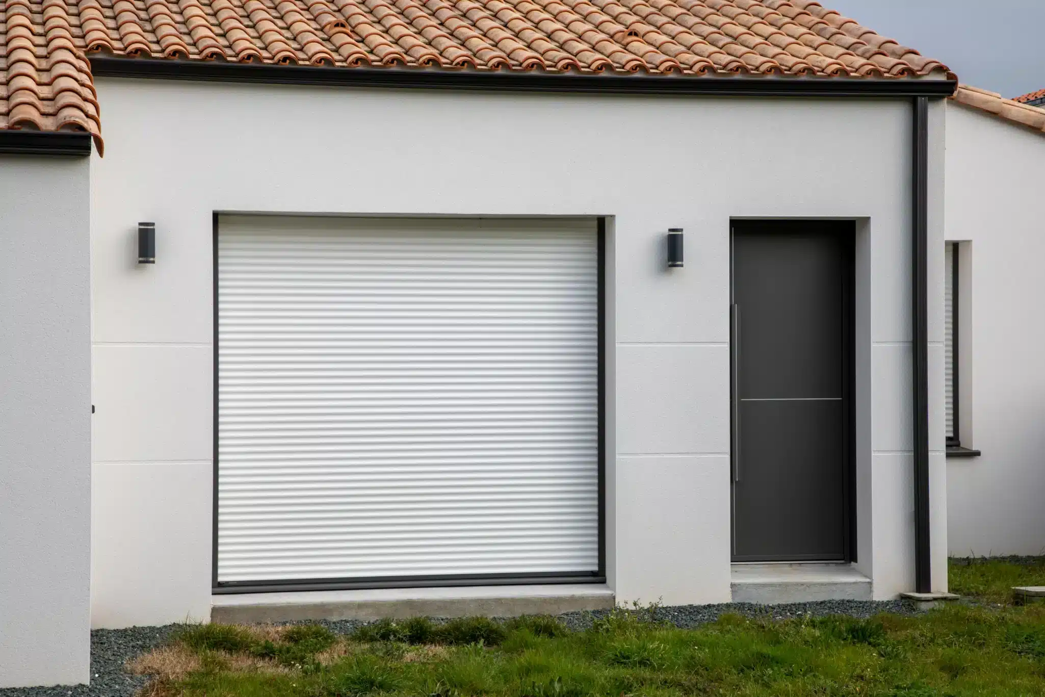 installation porte de garage Eymoutiers - menuisier Eymoutiers - Menuiseries Fayette artisan depuis 1904